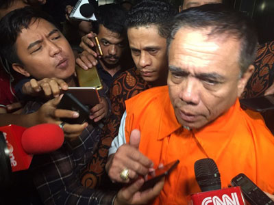 Usai Diperiksa, KPK Langsung Tahan Gubernur Aceh Irwandi Yusuf